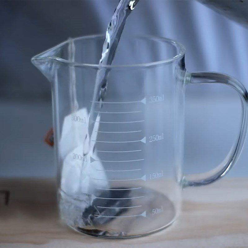 Step 1 Boil the tea for Milo milk tea