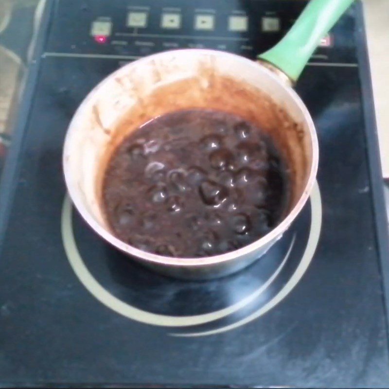 Step 5 Cook tapioca pearls with syrup Black tapioca pearls made from rice flour