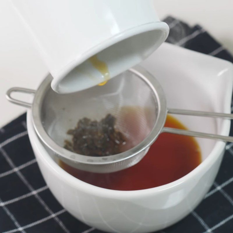 Step 1 Cook and filter chocolate bubble milk tea