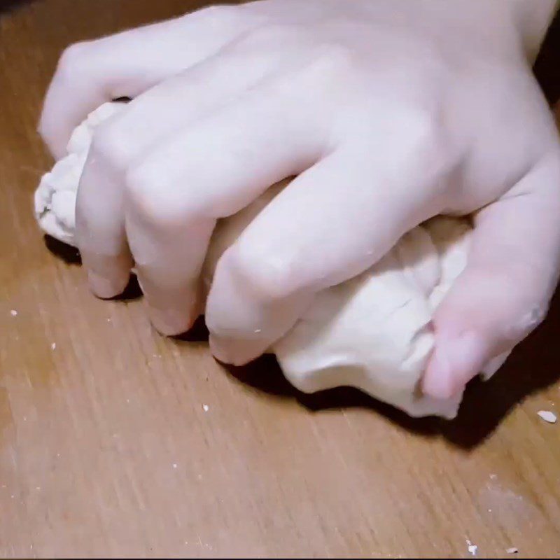 Step 2 Cook and knead tapioca dough for Black sugar tapioca pearls using rice flour