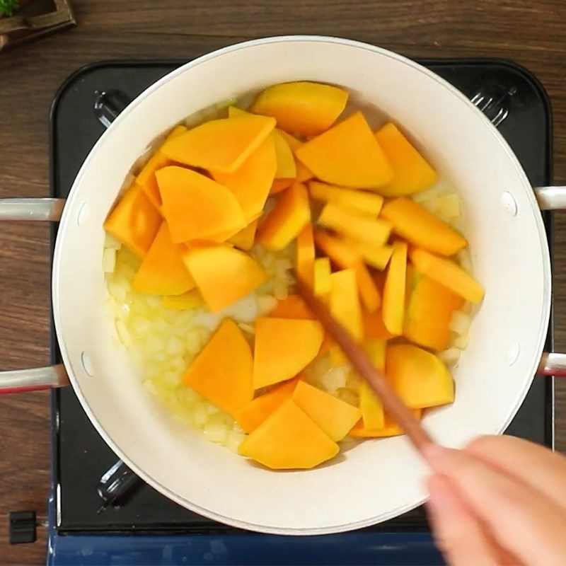 Step 3 Cook and blend the pumpkin mixture Pumpkin shrimp soup