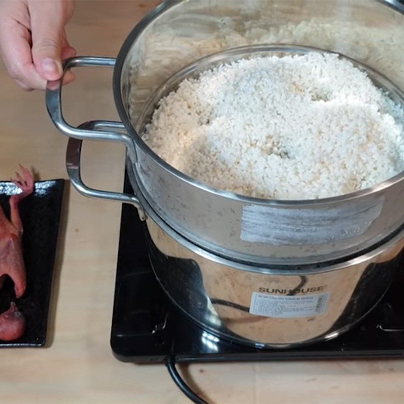 Step 2 Cook the sticky rice for Pigeon Bird Sticky Rice