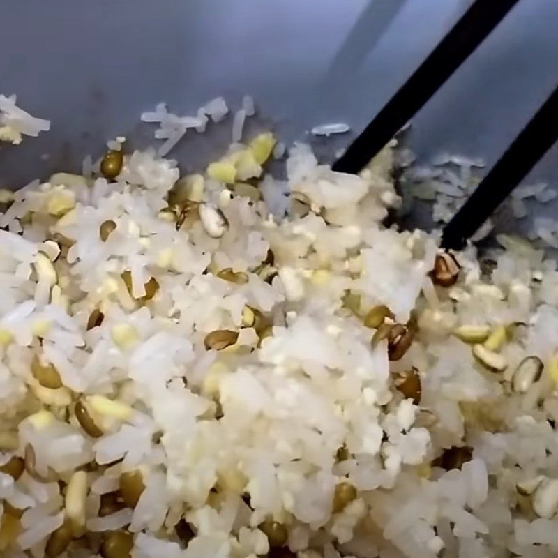 Step 2 Cook sticky rice Green mung bean sticky rice whole grain