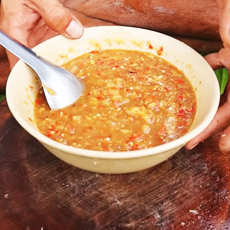 Step 4 Making dipping sauce for catfish hotpot