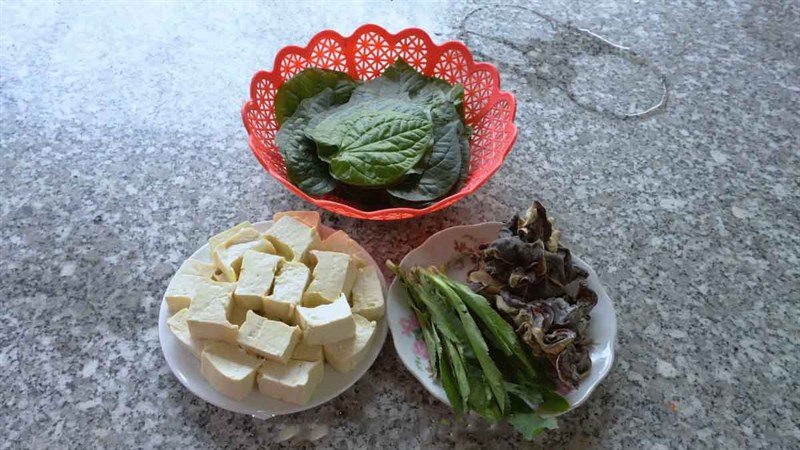Ingredients for vegetarian stuffed betel leaf dish