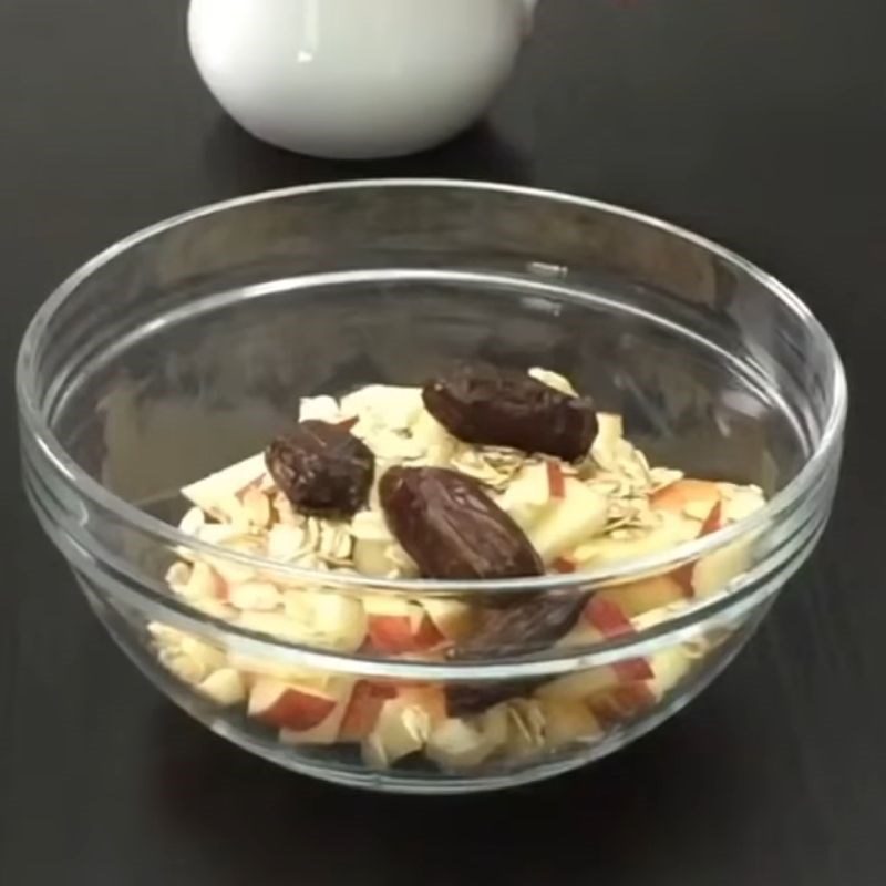 Step 2 Soak the ingredients Apple Oatmeal smoothie