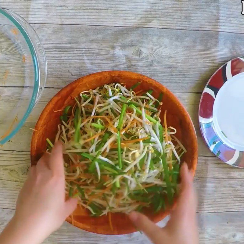 Step 2 Soak the chives and bean sprouts for Chives and Bean Sprouts Pickles with Rice Water