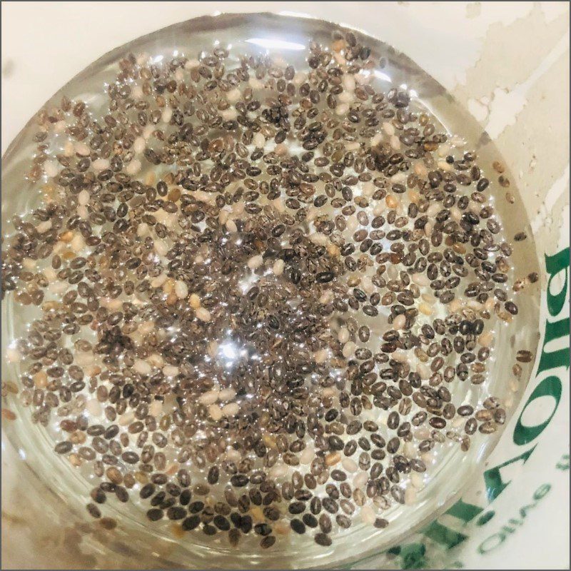 Step 2 Soak chia seeds Pineapple smoothie chia seeds