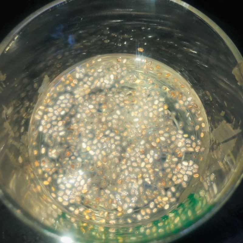 Step 2 Soak chia seeds Pineapple smoothie chia seeds