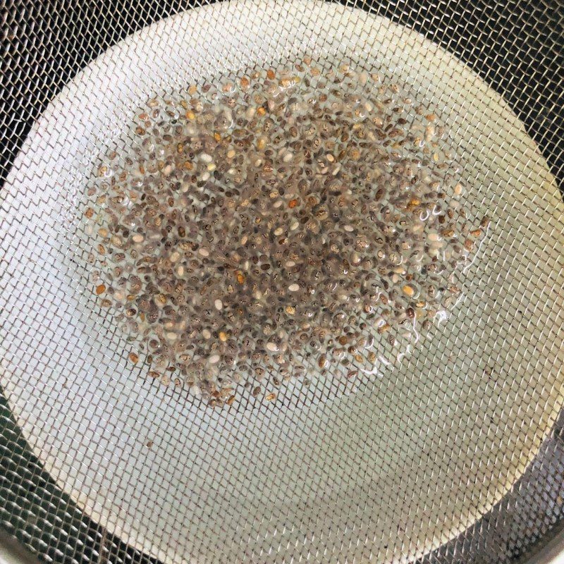 Step 2 Soak chia seeds Pineapple smoothie chia seeds
