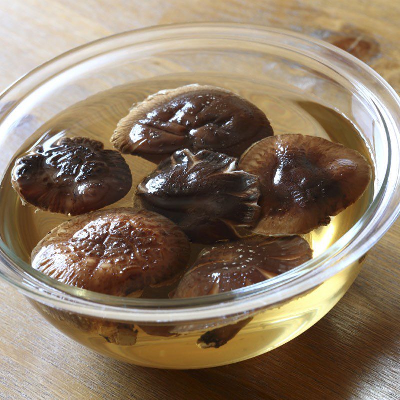 Step 1 Soak Shiitake Mushrooms and Dried Shrimp Mixed Mushroom Soup