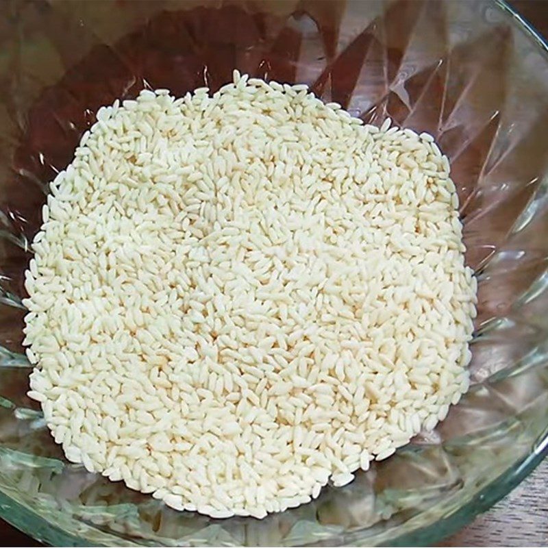 Step 1 Soak the Sticky Rice for Young Chicken Egg Sticky Rice with Offal