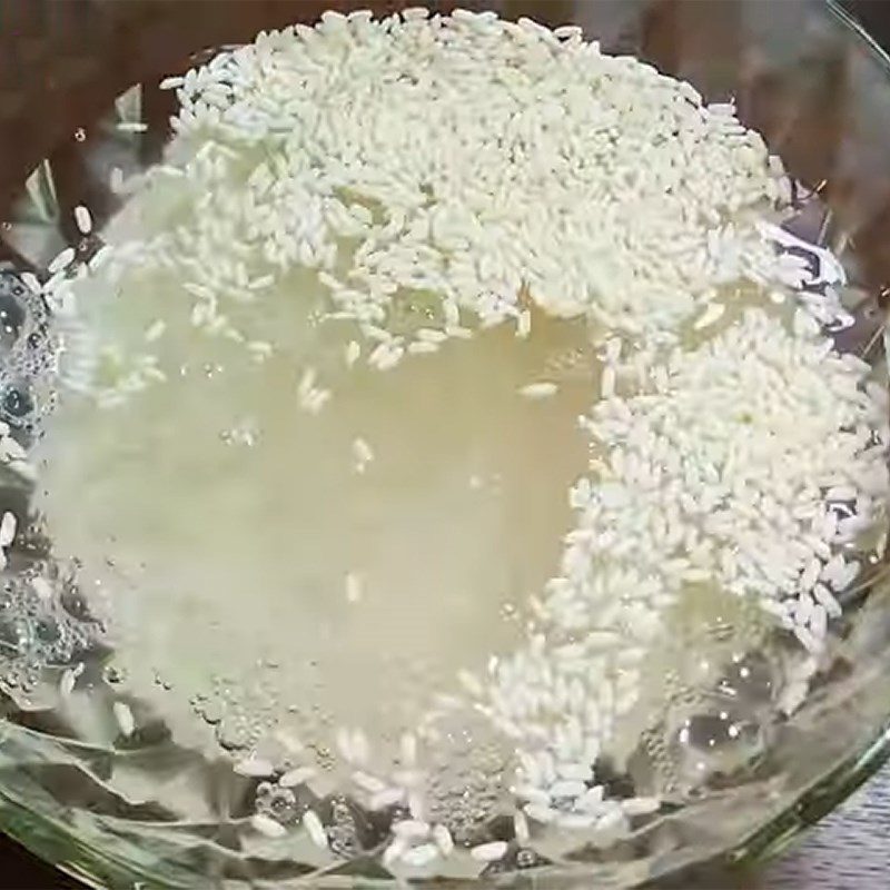 Step 1 Soak the Sticky Rice for Young Chicken Egg Sticky Rice with Offal