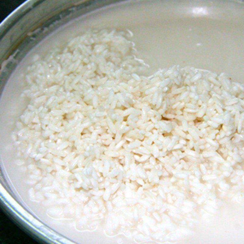 Step 2 Soaking the sticky rice for Green Bean Sticky Rice using a rice cooker