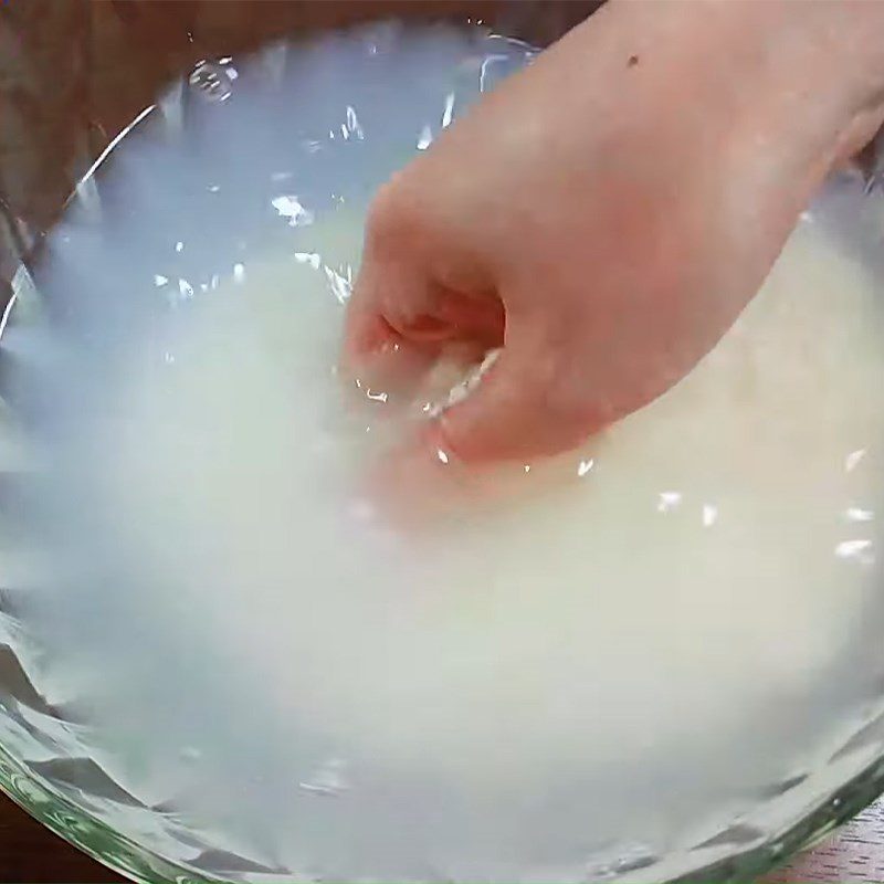 Step 1 Soak the Sticky Rice for Young Chicken Egg Sticky Rice with Offal