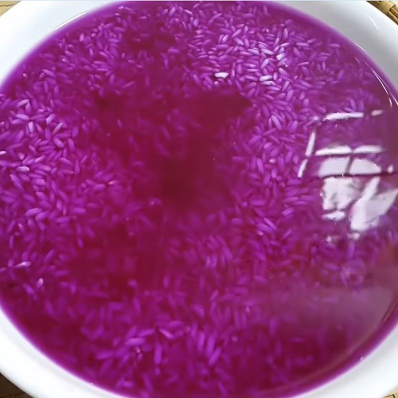 Step 2 Soaking the sticky rice for Green Bean Sticky Rice using a rice cooker