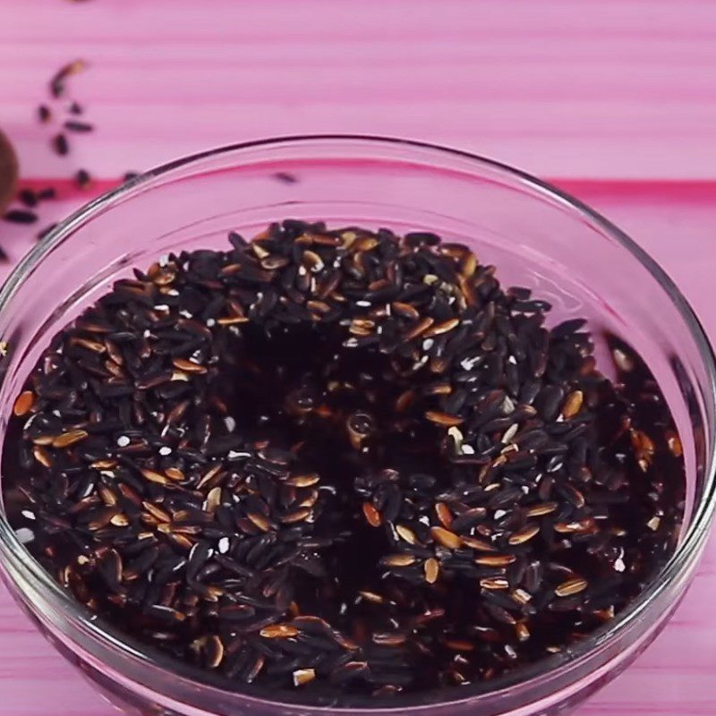 Step 1 Soak black sticky rice Fresh black sticky rice milk