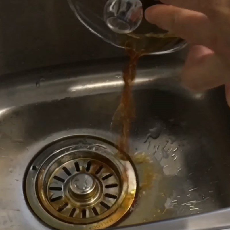 Step 1 Soak tea, filter tea Fresh cheese milk tea