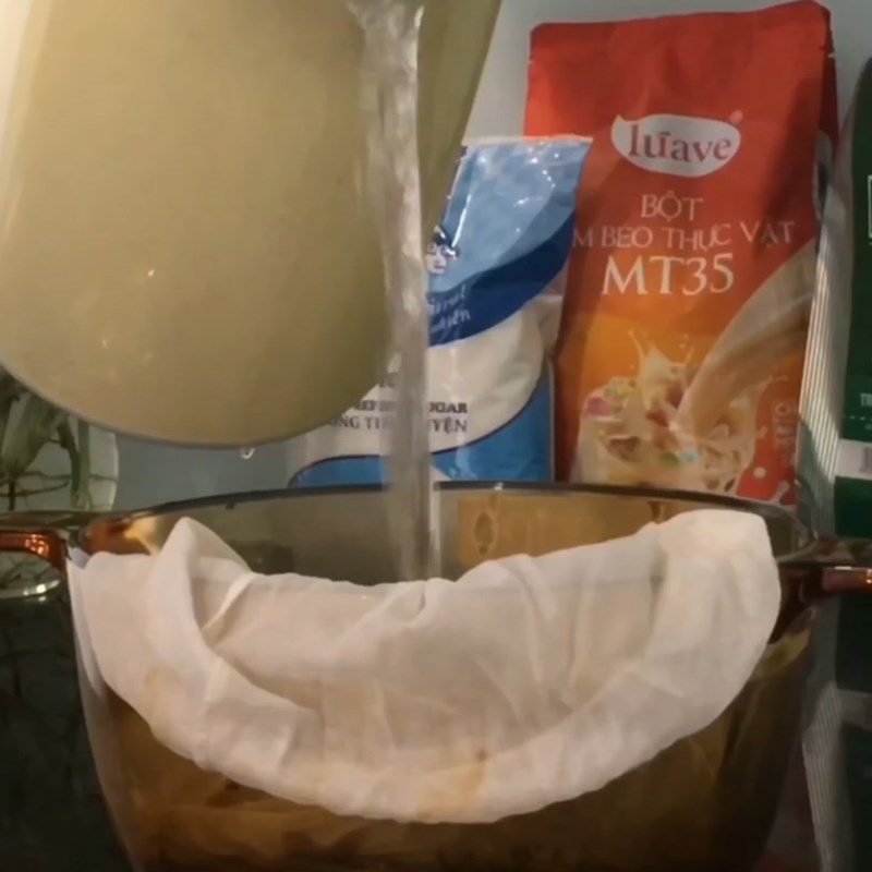 Step 1 Soak tea, filter tea Fresh cheese milk tea