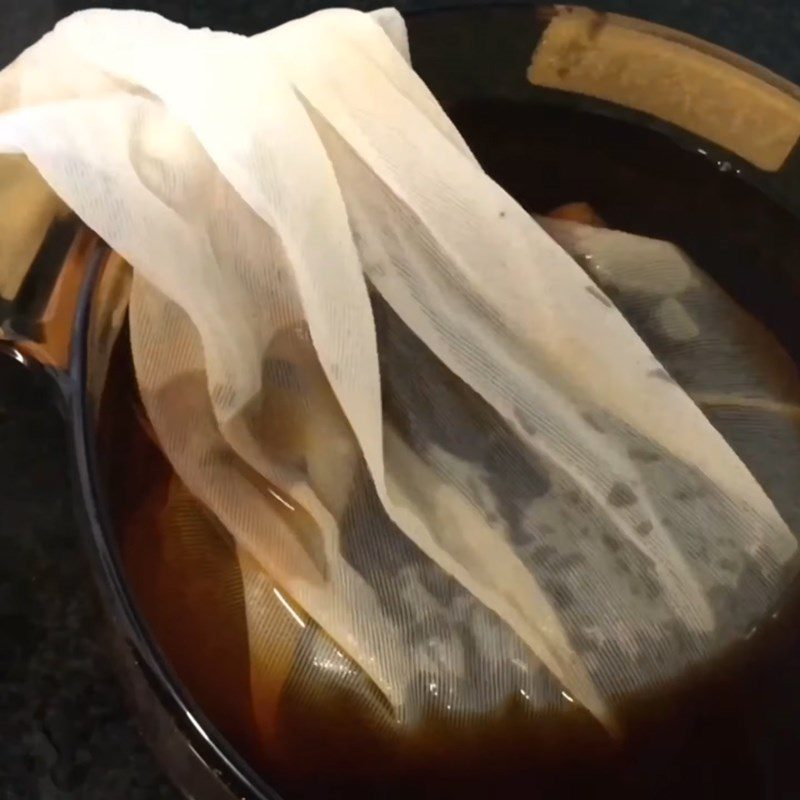 Step 1 Soak tea, filter tea Fresh cheese milk tea