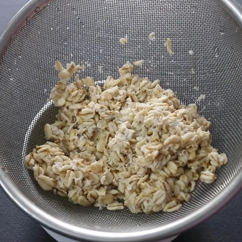 Step 1 Soak oatmeal and cashews for Oatmeal Smoothie