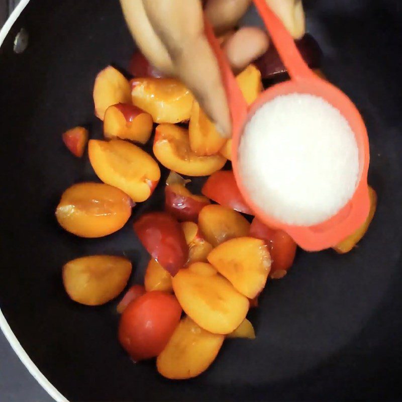 Step 1 Cook the plums with sugar for Plum Panna Cotta