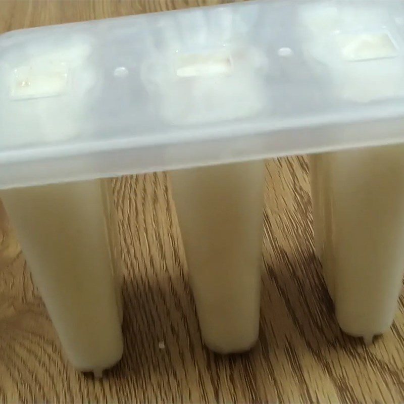 Step 3 Pour into molds and freeze Coconut cream from sticky rice flour