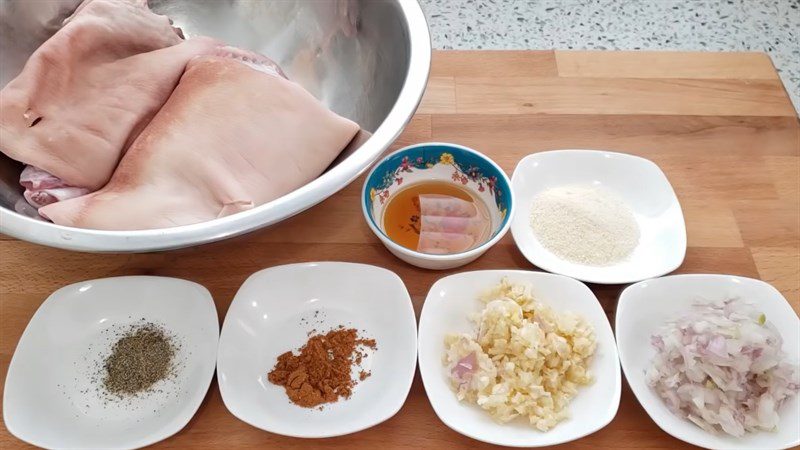 Ingredients for fried pork leg with fish sauce