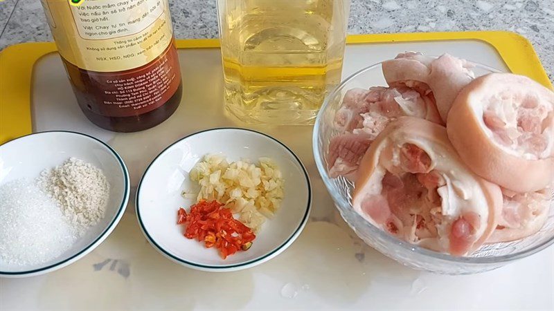 Ingredients for fried pork leg with fish sauce