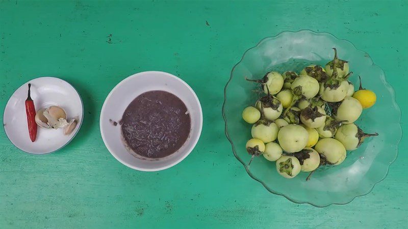 Ingredients for eggplant with shrimp paste