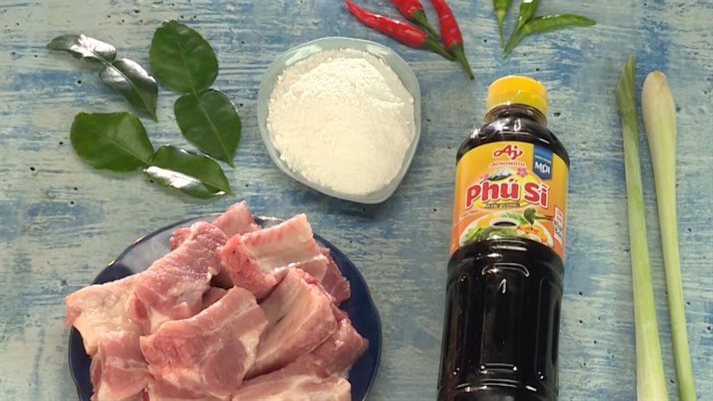 Ingredients for stir-fried ribs with lemongrass and chili, stir-fried ribs with lime and lemongrass