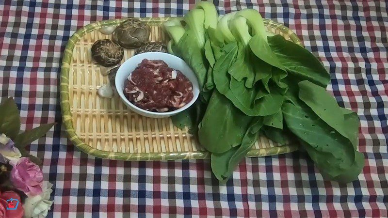 Ingredients for the dish 2 ways to make stir-fried beef with shiitake mushrooms and oyster mushrooms