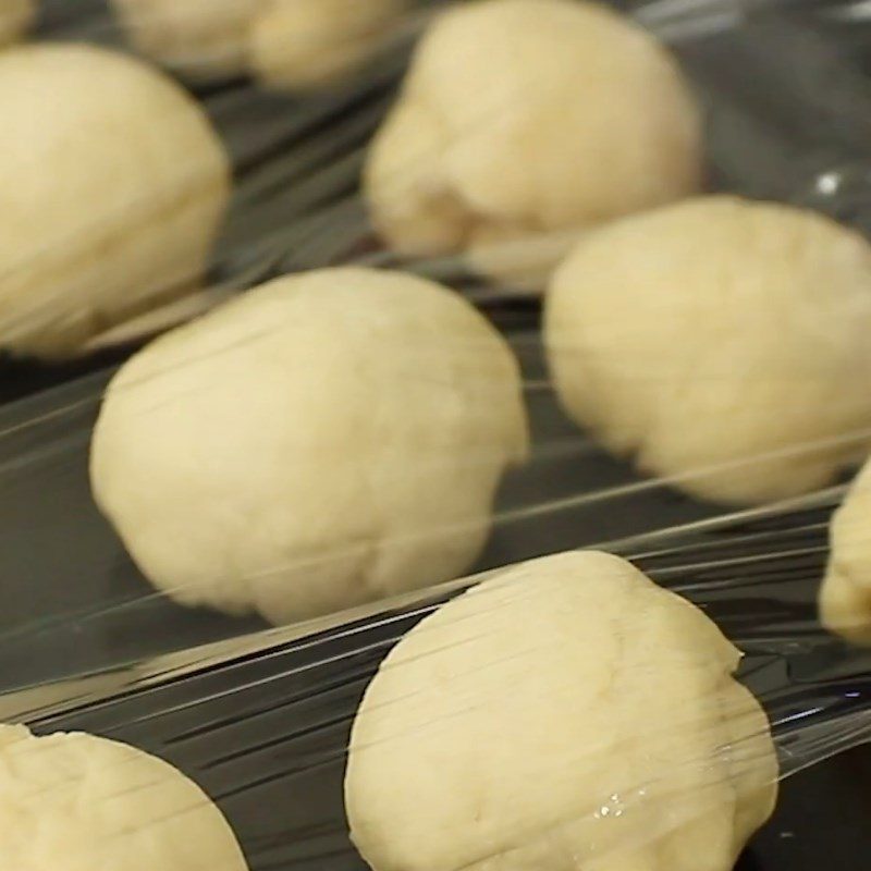 Step 2 Knead the dough and let it rise for Saigon breadsticks