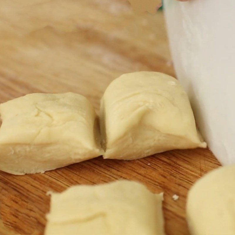 Step 2 Knead the dough and let it rise for Saigon breadsticks