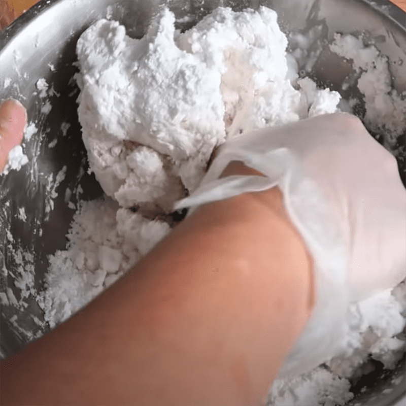 Step 2 Kneading the dough Rice paper for fried spring rolls