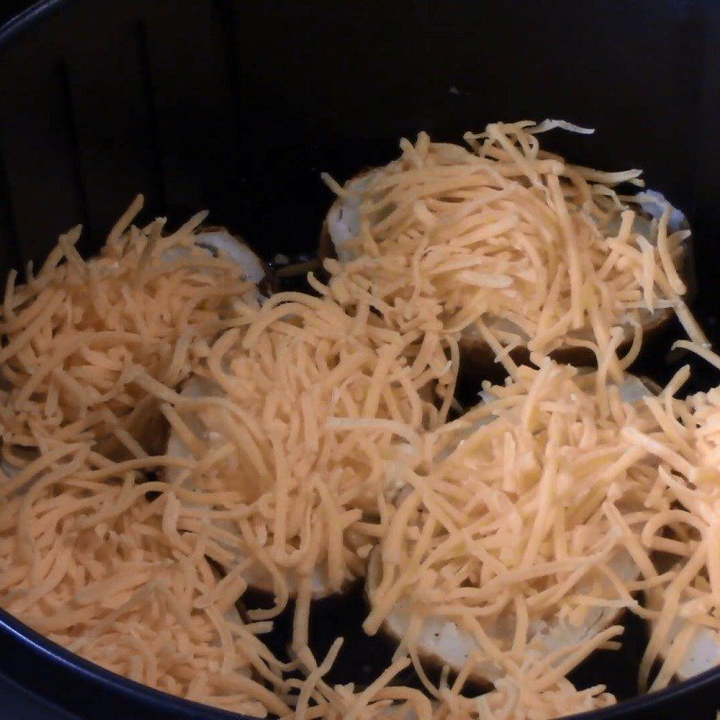 Step 3 Stuffing Baked potatoes with bacon in an air fryer