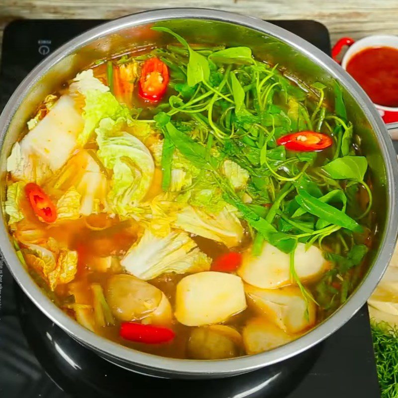 Step 3 Dip tilapia with various vegetables Spicy tamarind tilapia hotpot