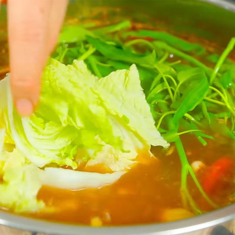 Step 3 Dip tilapia with various vegetables Spicy tamarind tilapia hotpot