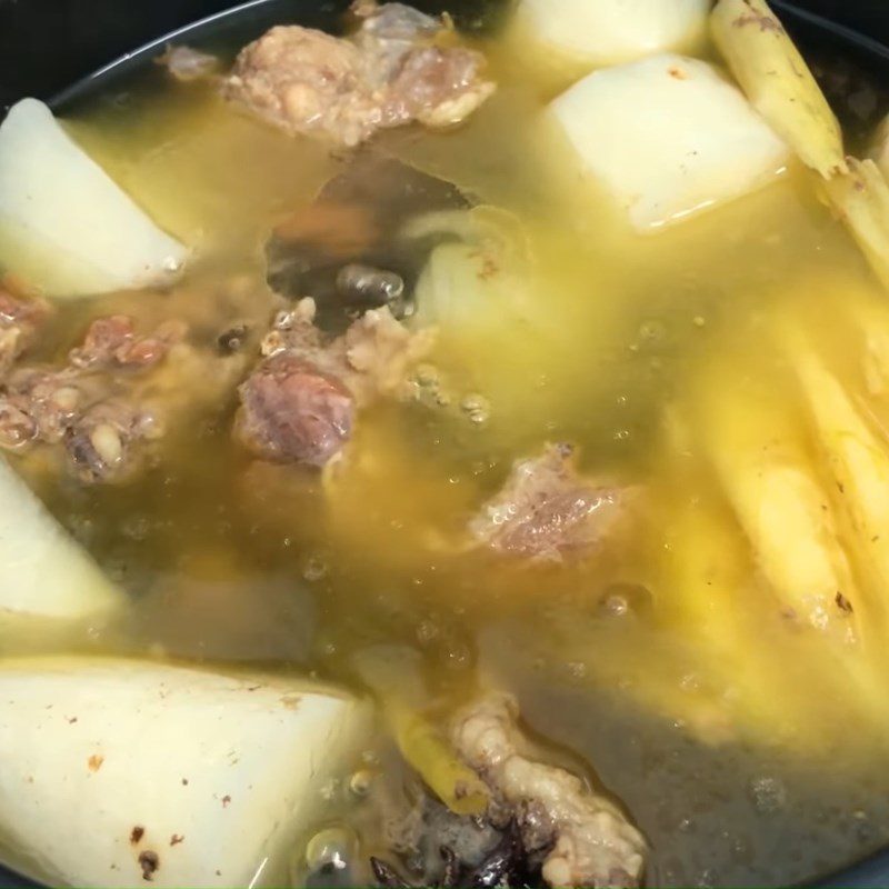 Step 3 Simmer the broth for spicy sour beef ball hotpot