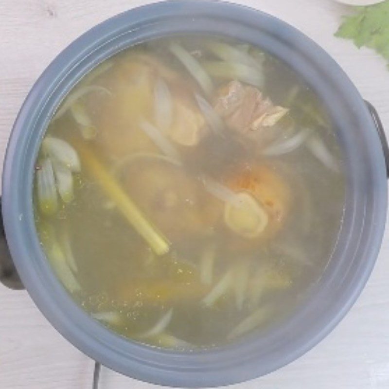 Step 2 Simmer the broth for beef meatball hot pot