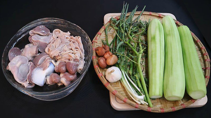 Ingredients for stir-fried duck intestines with gourd