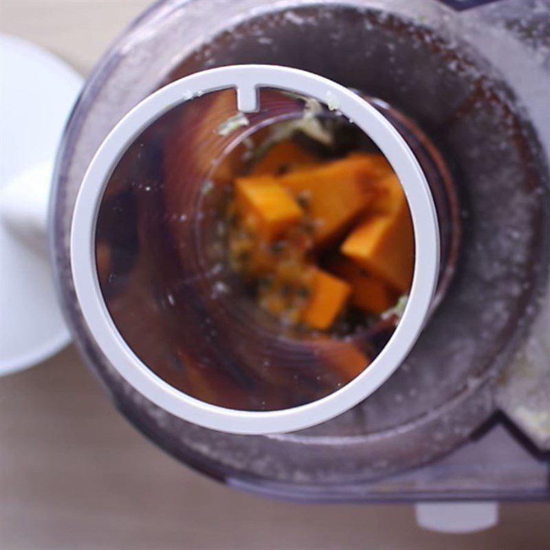 Step 2 Juicing alternating apple, passion fruit, pumpkin Pumpkin juice with apple and passion fruit