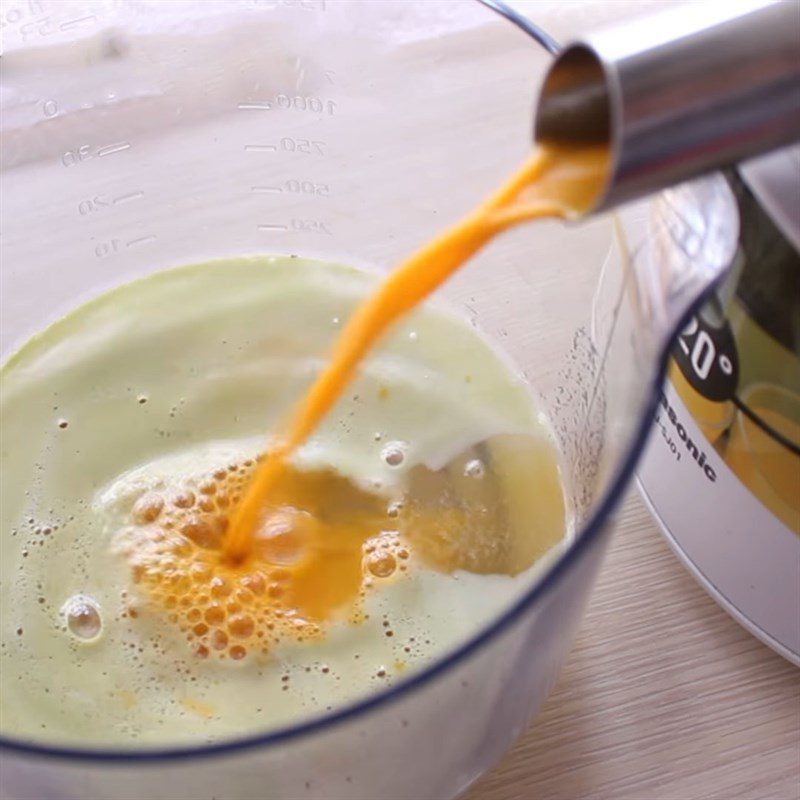Step 2 Juicing alternating apple, passion fruit, pumpkin Pumpkin juice with apple and passion fruit