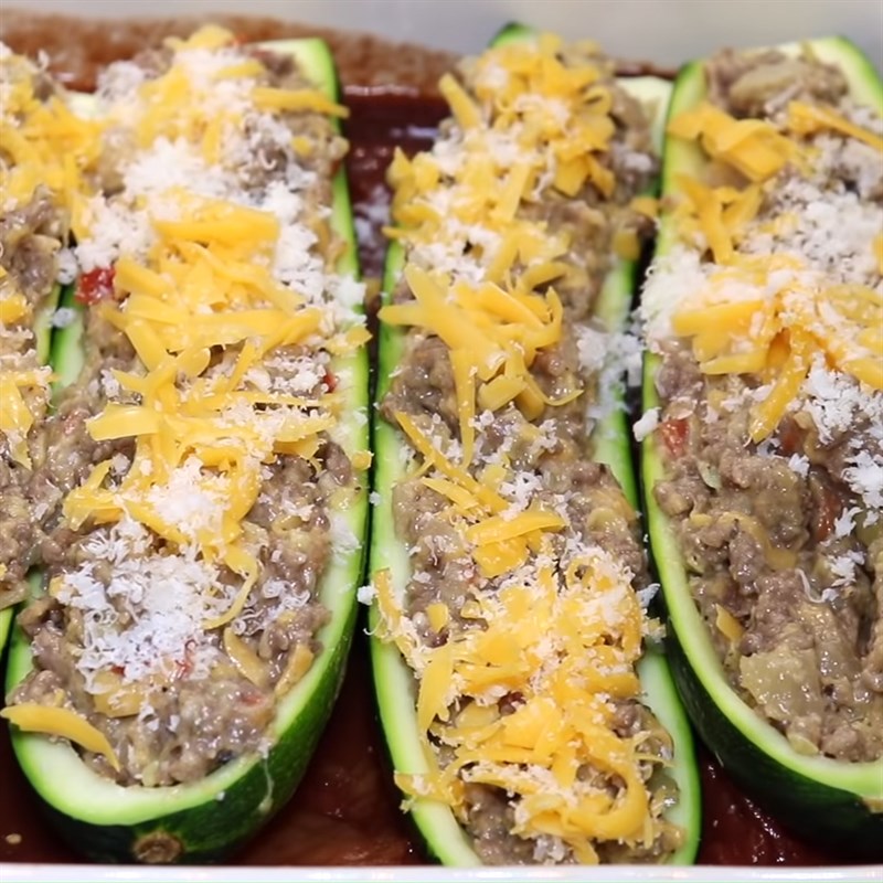 Step 6 Baking the zucchini Zucchini baked with cheese and minced meat filling