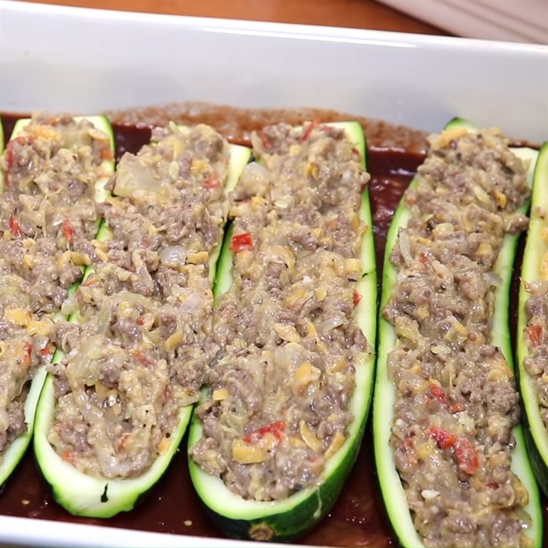Step 6 Baking the zucchini Zucchini baked with cheese and minced meat filling