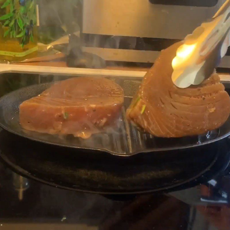 Step 5 Grilling fish Grilled bluefin tuna with vinegar