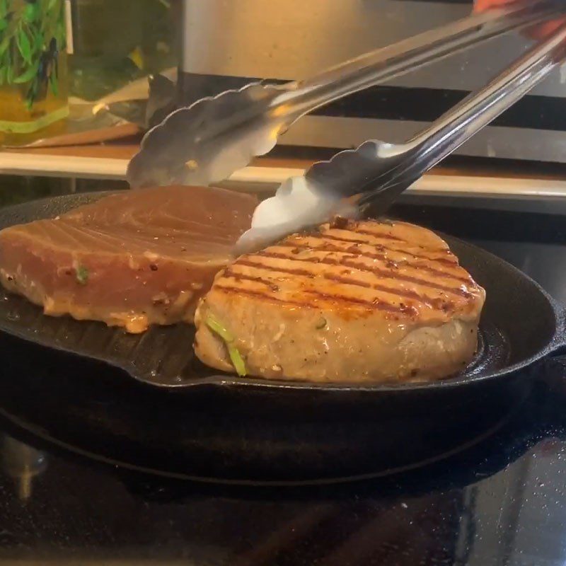 Step 5 Grilling fish Grilled bluefin tuna with vinegar