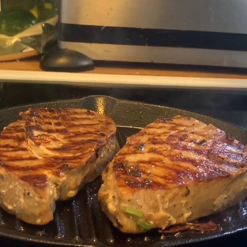 Step 5 Grilling fish Grilled bluefin tuna with vinegar