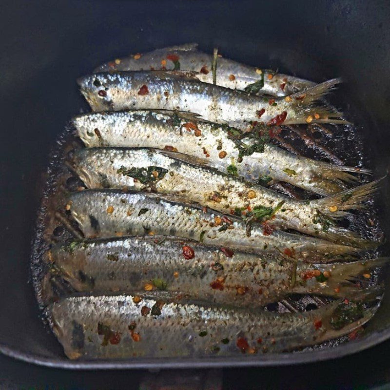 Step 3 Grill the fish Grilled sardines with basil using an air fryer