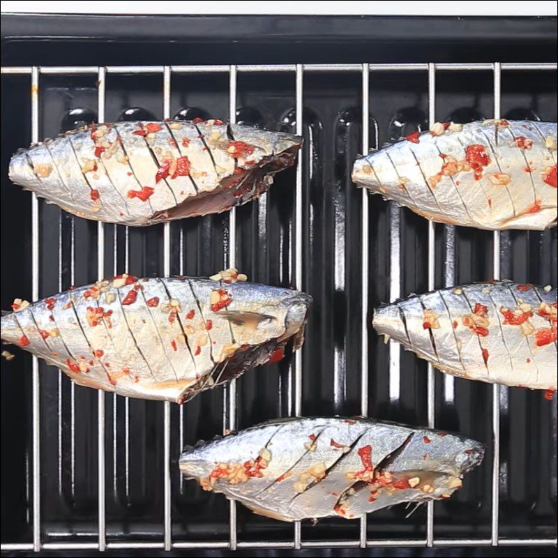 Step 3 Grill the fish Mackerel with garlic and chili